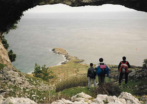 Dia 6- Travesía Sonabia - Peña Candina (472 m) – Tueros - Laredo. Monte y playa (Cantabria) Todo el día